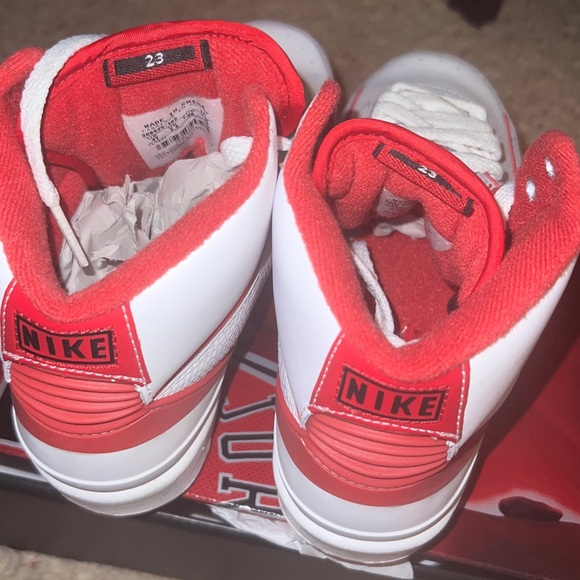 Air Jordan 2 Retro ‘ Chicago Home’ - Picture 6 of 8